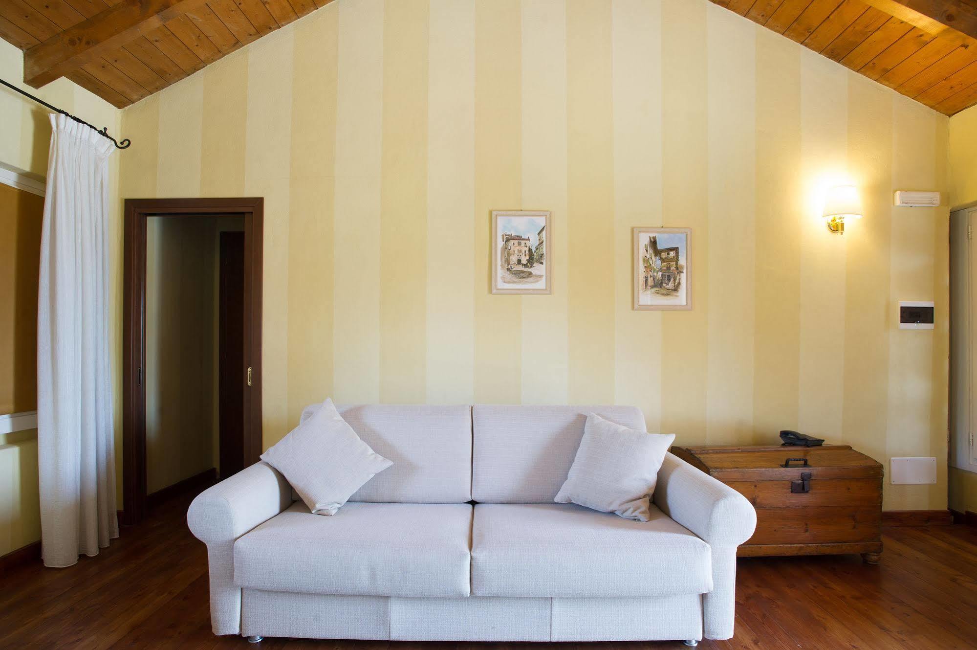 Tenuta Montezeglio Country Family House Invorio Inferiore Екстер'єр фото